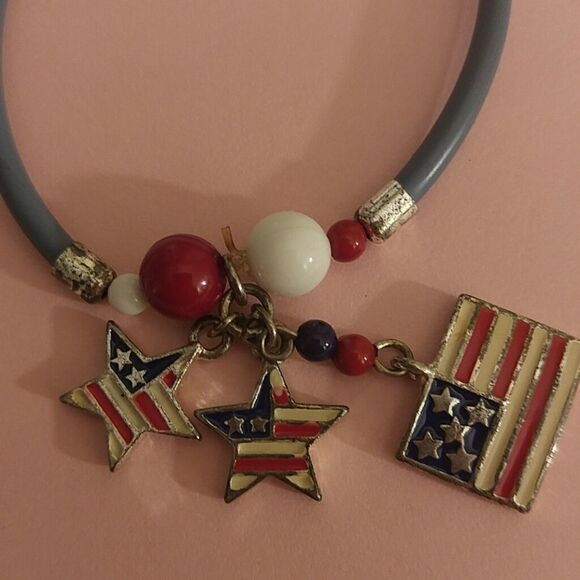 LADIES PATRIOTIC USA BRACELET  - Picture 2 of 2